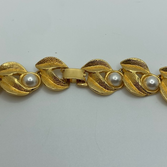 Vtg Gold Tone an Faux Pearl Articulated Leaf Link Necklace 17” - Picture 4 of 6